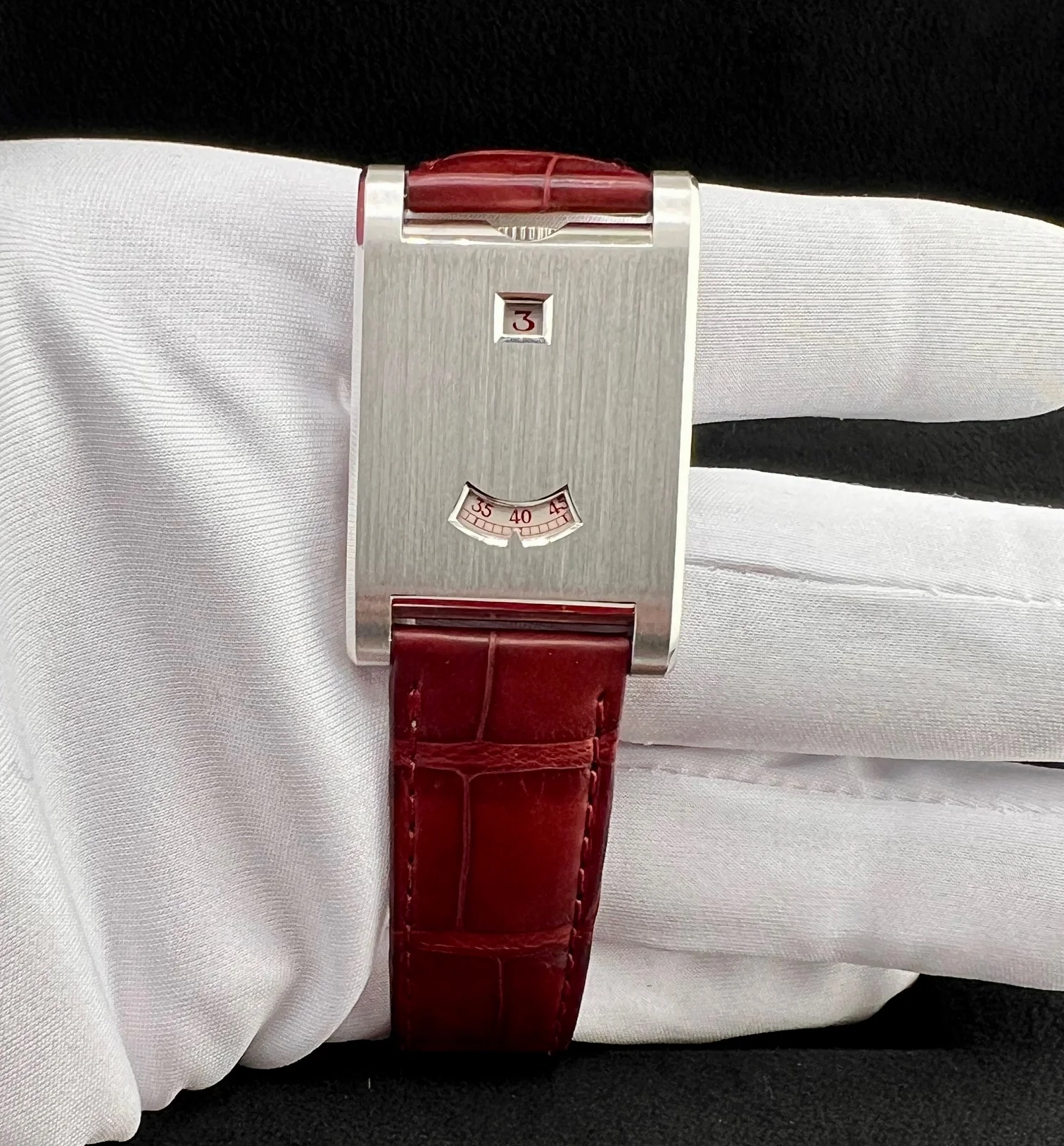 Cartier Tank à Guichet New Platinum 24.8 x 37.6 mm WGTA0236 2026